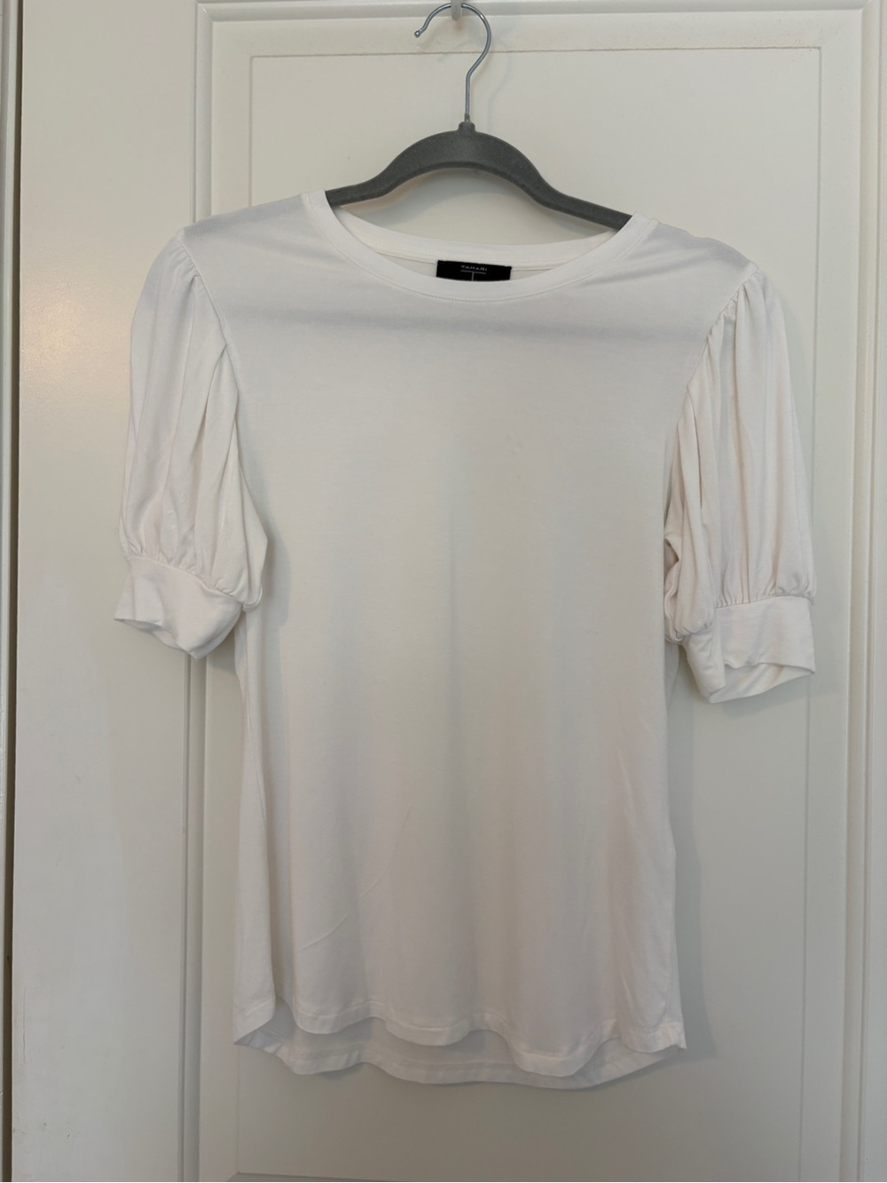 Tahari White Puff Sleeve Short Sleeve Tee